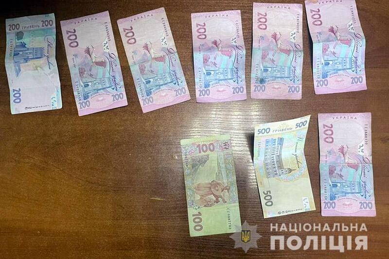 В Хмельницькому чоловік з метою уникнення адміністративної відповідальності намагався підкупити начальника відділення поліції