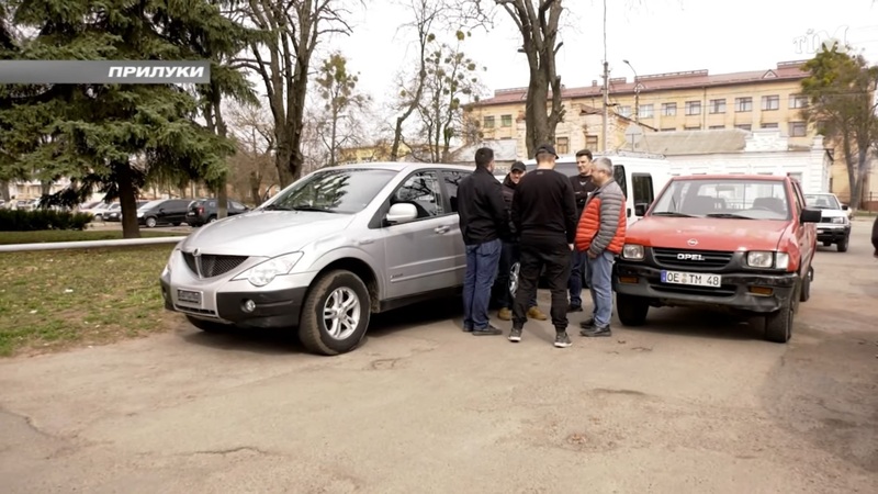 Автомобілі для військових від прилучан.